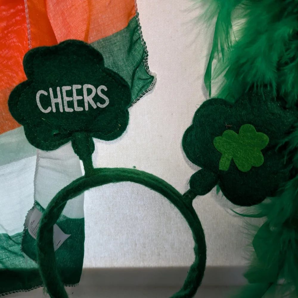 Green Mini Glitter Party Hats Set Scarf Feather Boa & Beads